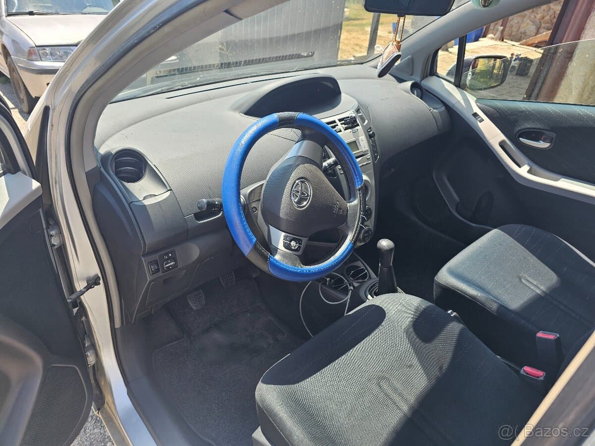 Toyota YARIS - 10