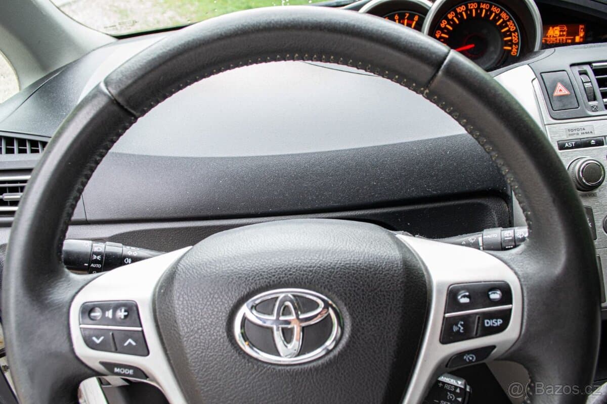 2011 Toyota VERSO - 10