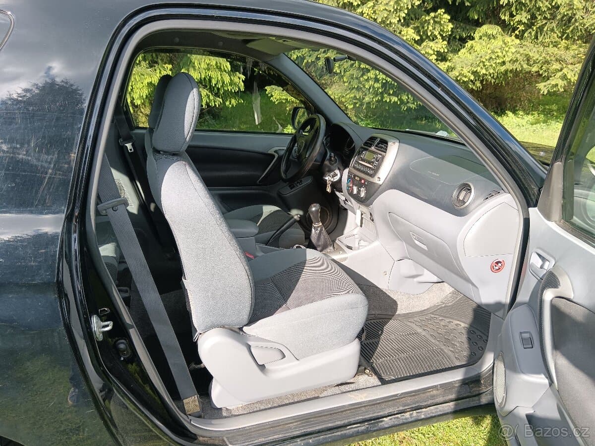 2002 Toyota RAV4 - 10