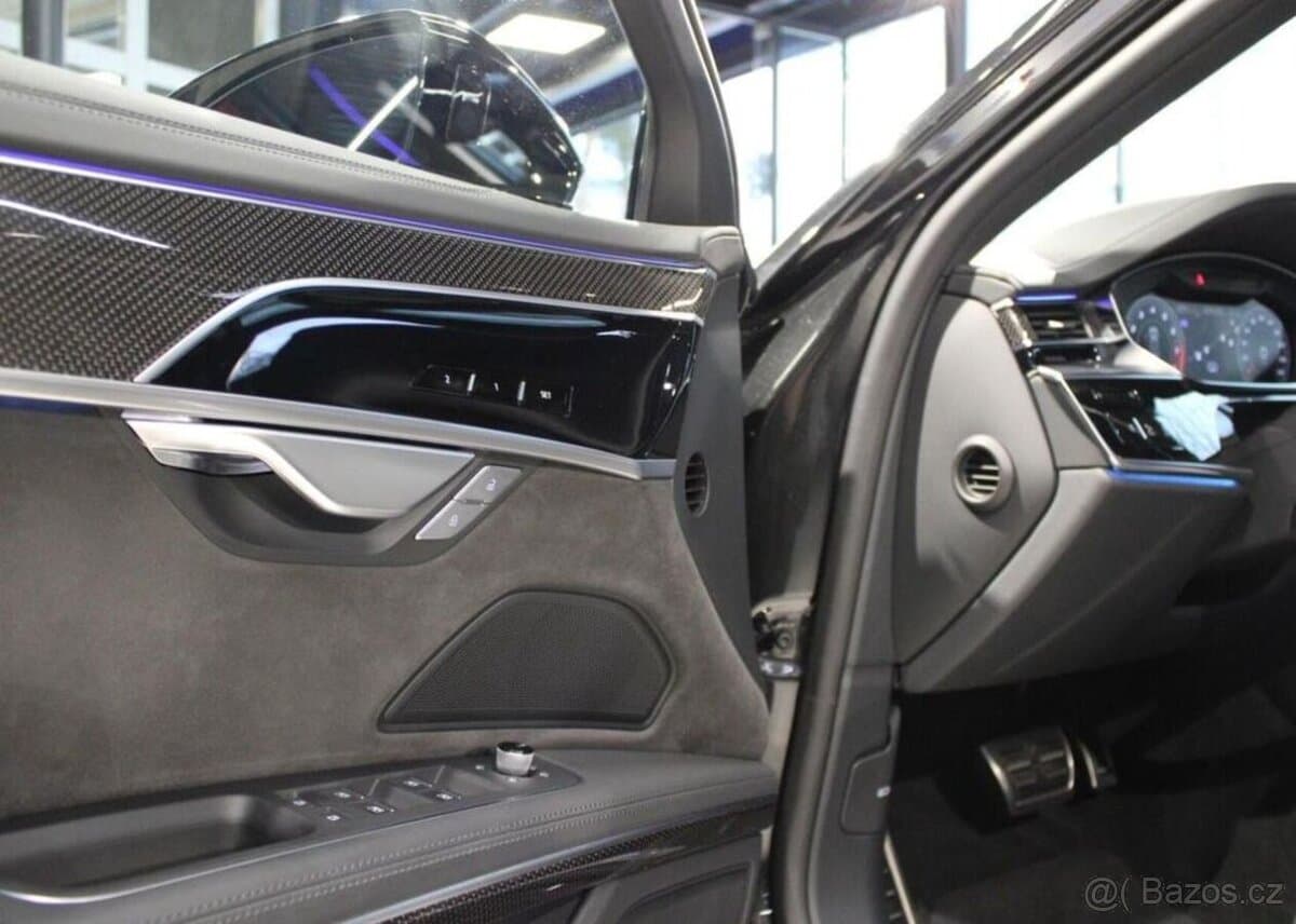 2021 Audi S8 - 10