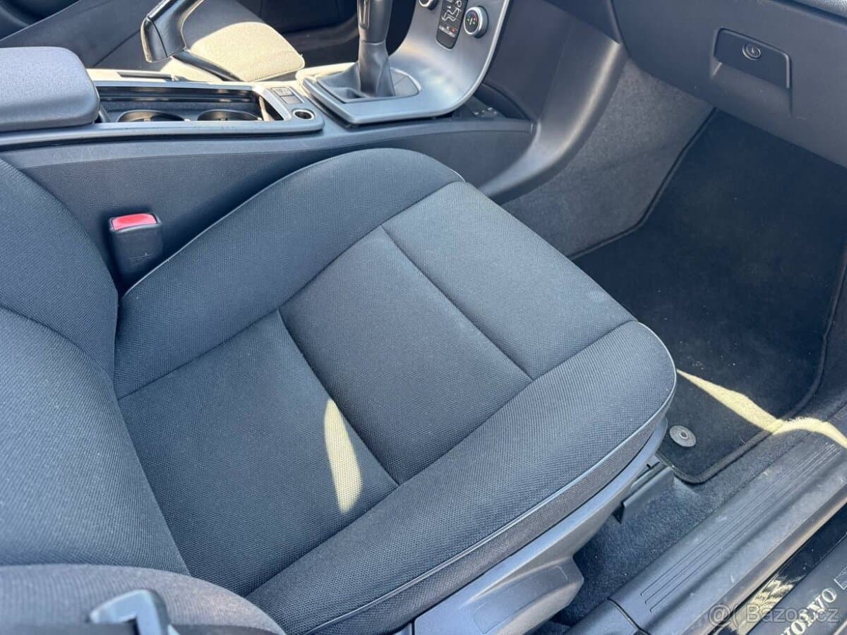2011 Volvo V50 - 10