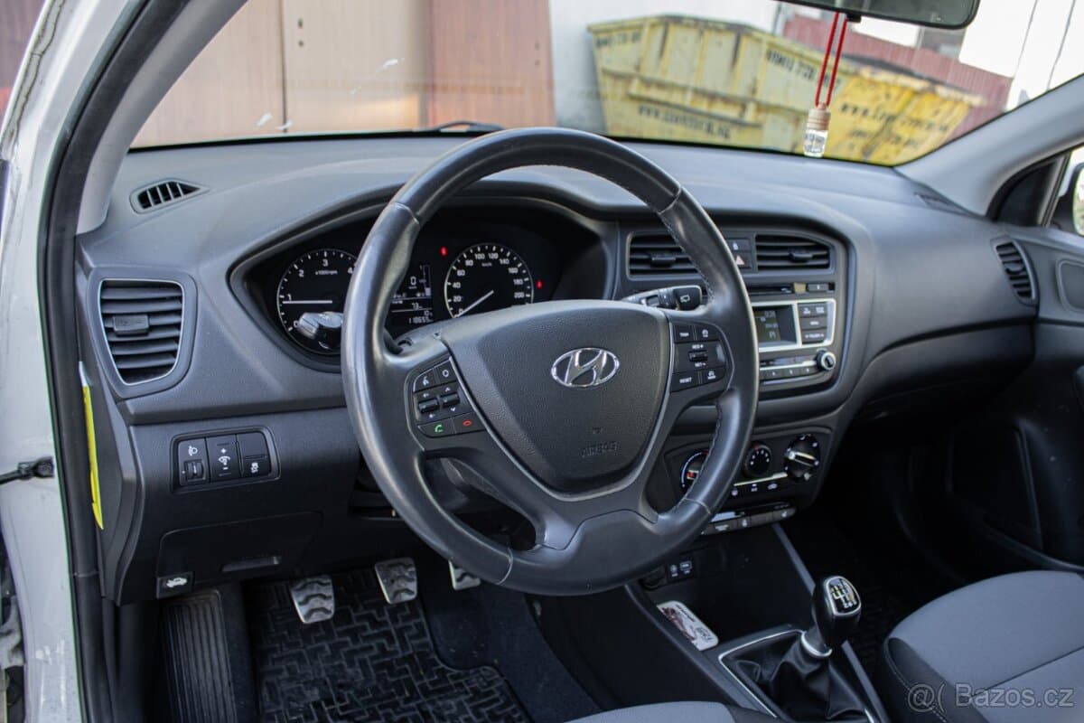 2017 Hyundai i20 - 10