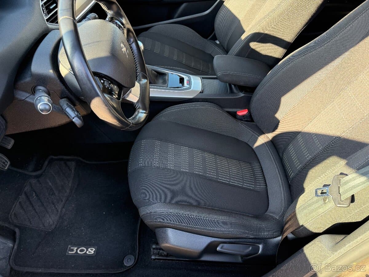 2015 Peugeot 308 - 10