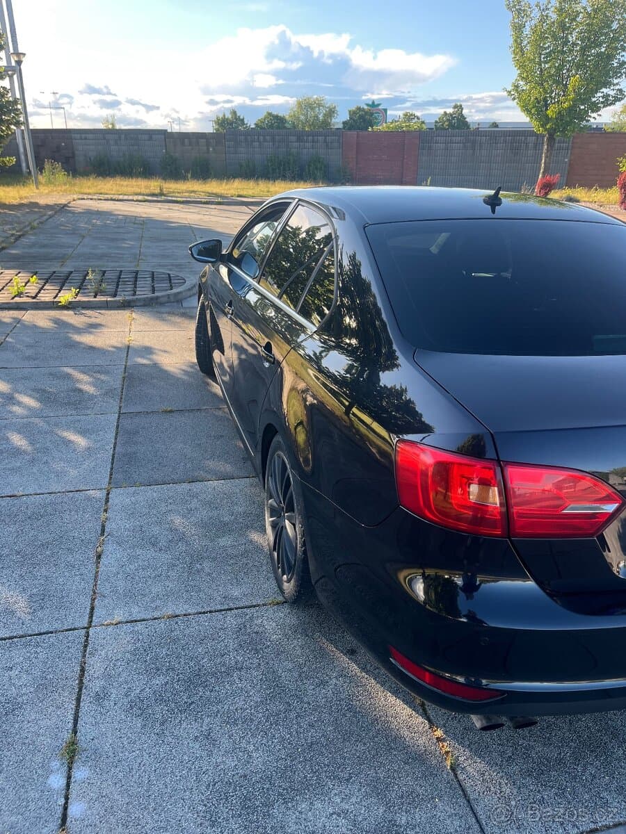 2011 Volkswagen JETTA - 10