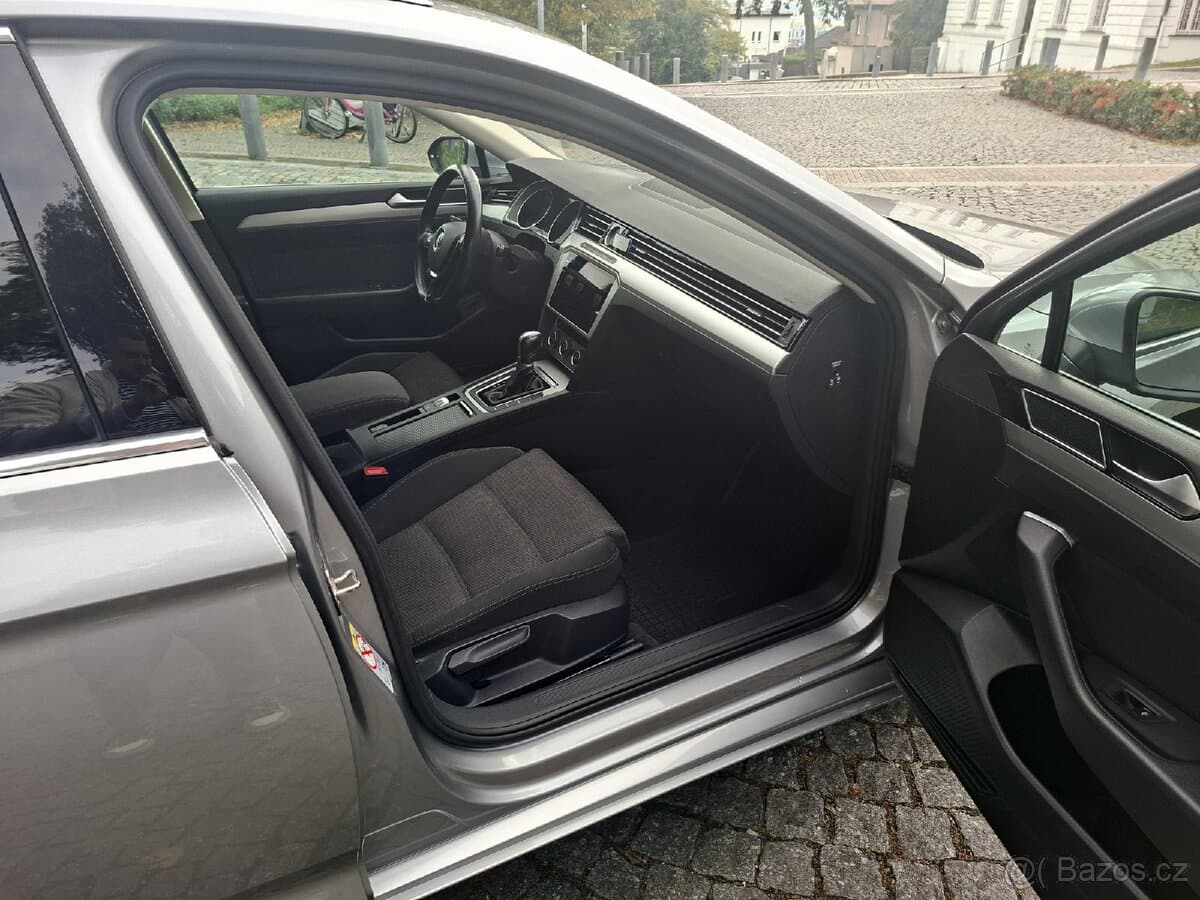 2018 Volkswagen PASSAT - 10