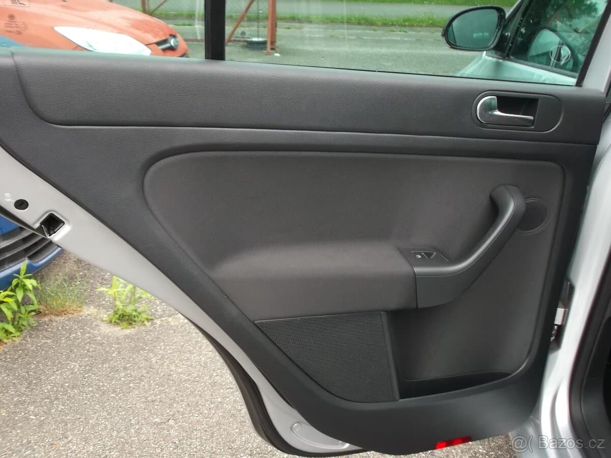 2011 Volkswagen GOLF - 10