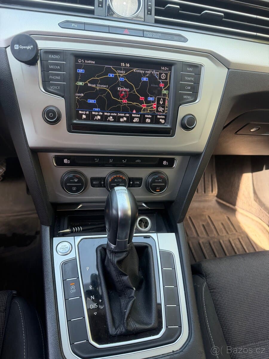 2015 Volkswagen PASSAT - 10