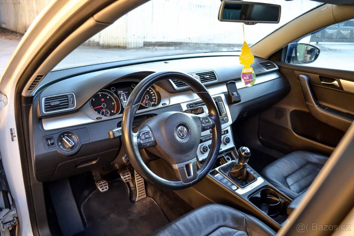 2012 Volkswagen PASSAT - 10