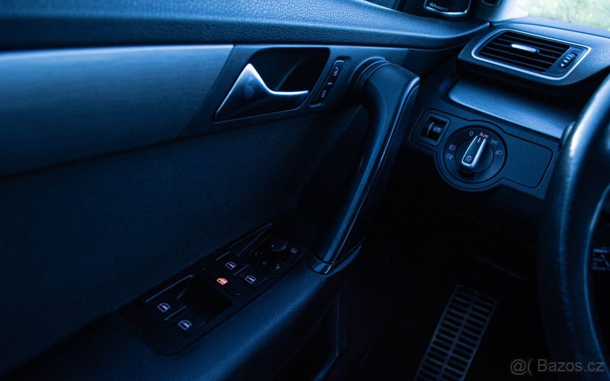2012 Volkswagen PASSAT - 10