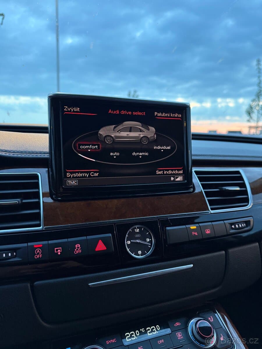 2010 Audi A8 - 10