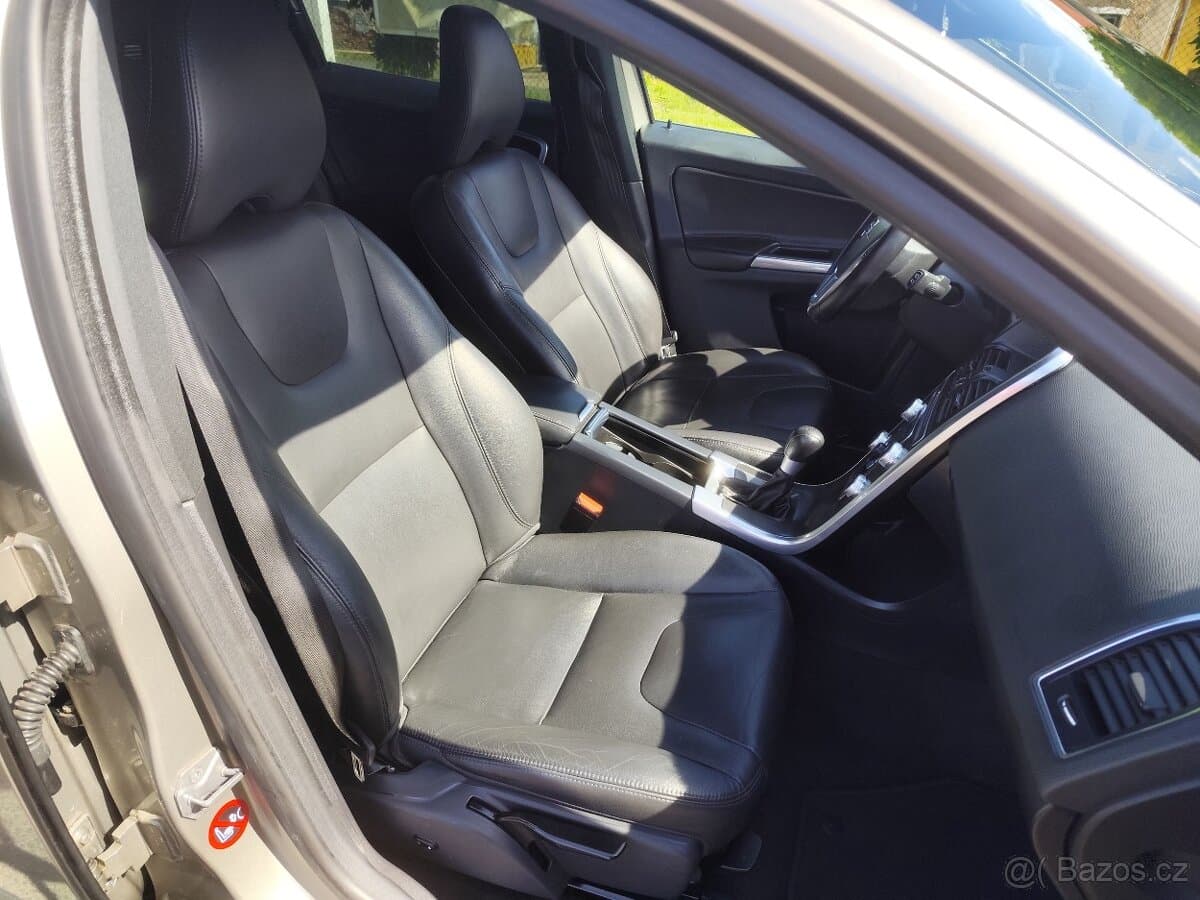2016 Volvo XC60 - 10