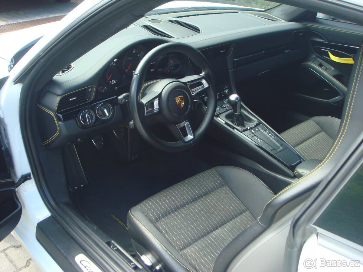 2018 Porsche 911 - 10