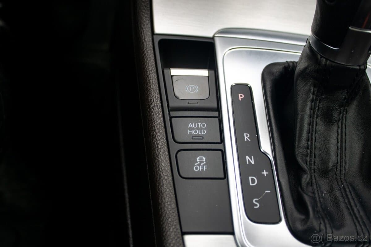 2011 Volkswagen PASSAT - 10