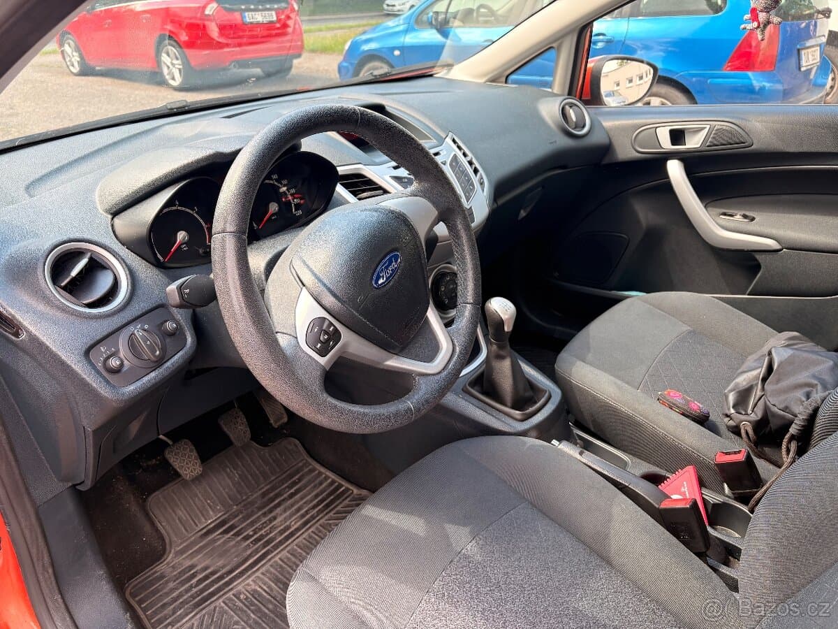 2011 Ford FIESTA - 10