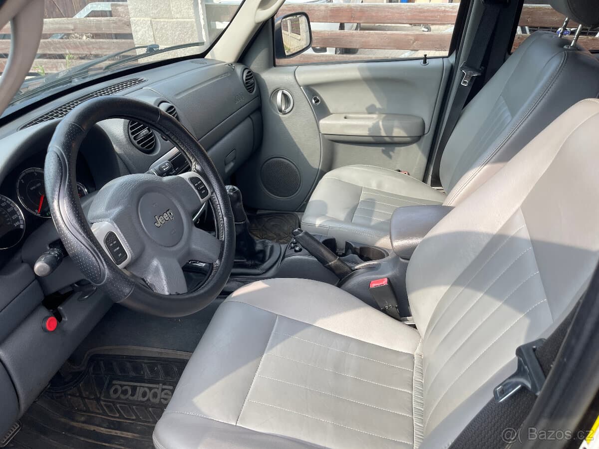 2006 Jeep CHEROKEE - 10
