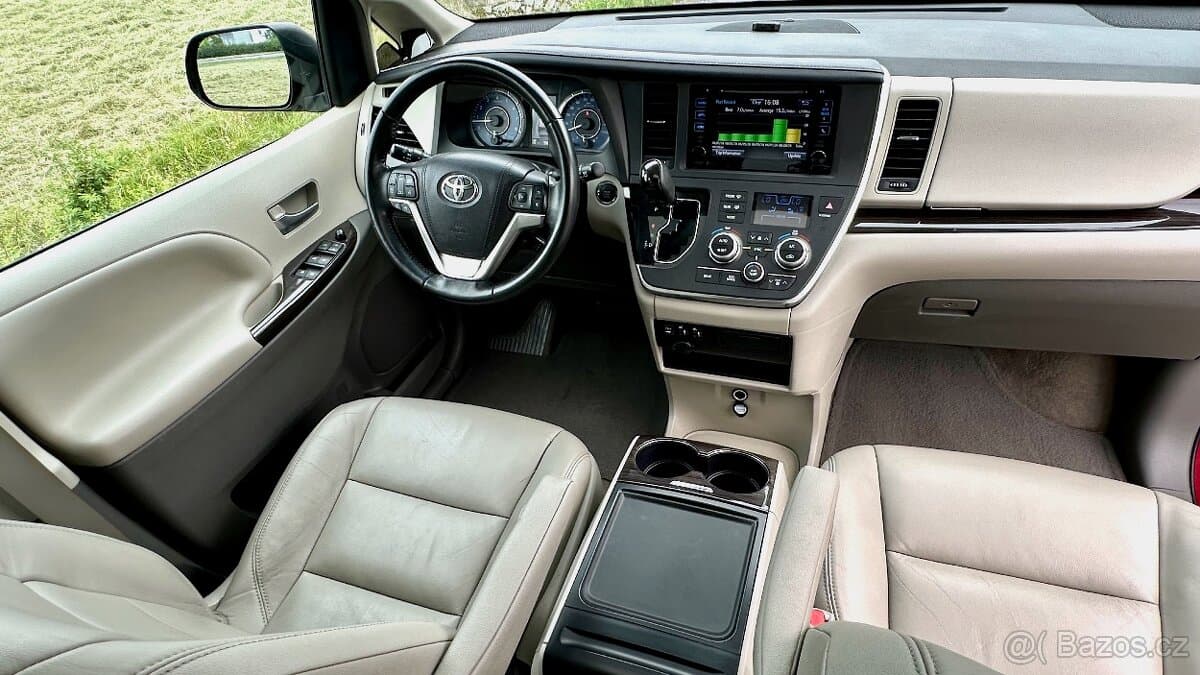 2016 Toyota SIENNA - 10
