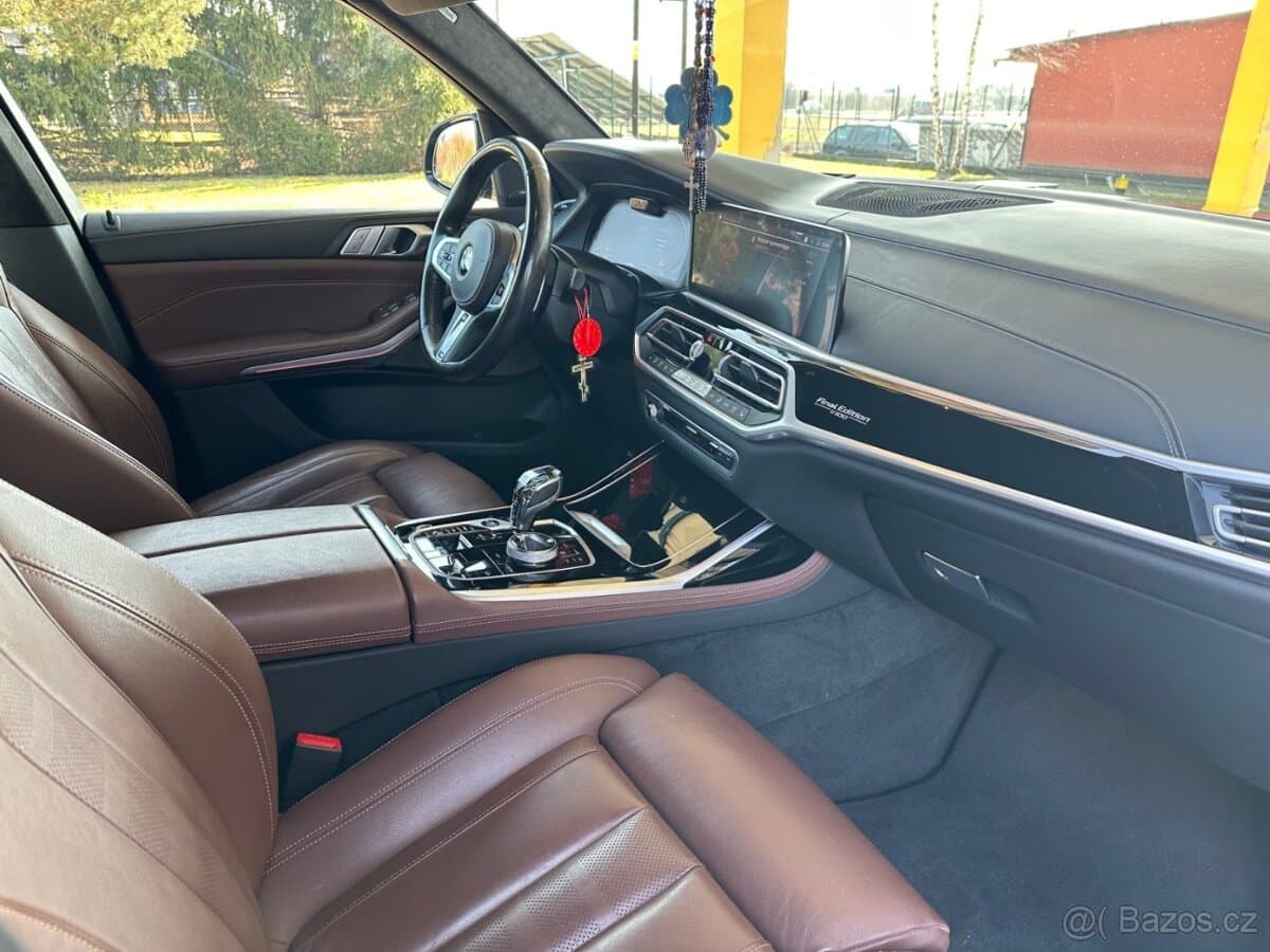 2021 BMW X7 - 10