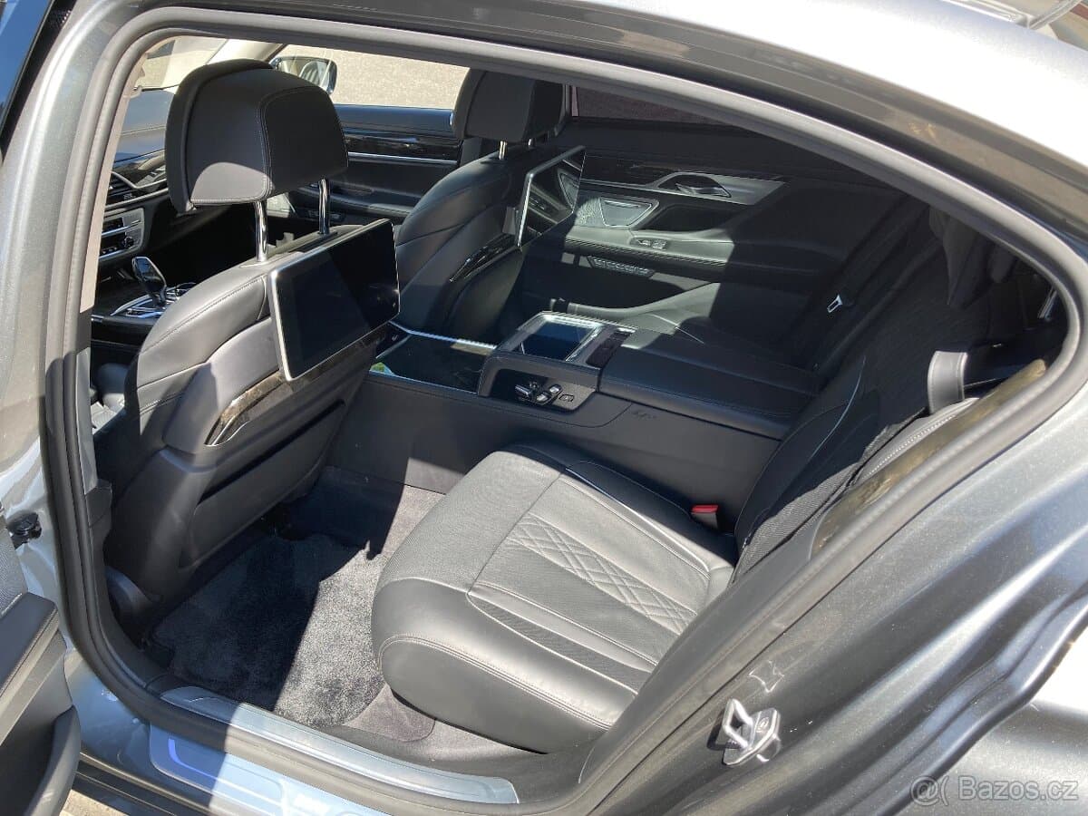 2016 BMW 7-SERIES - 10