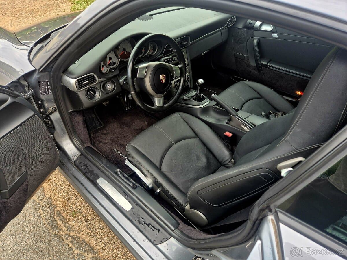 2005 Porsche 911 - 10