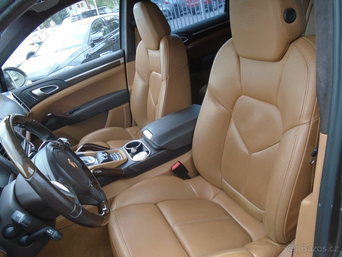 2011 Porsche CAYENNE - 10