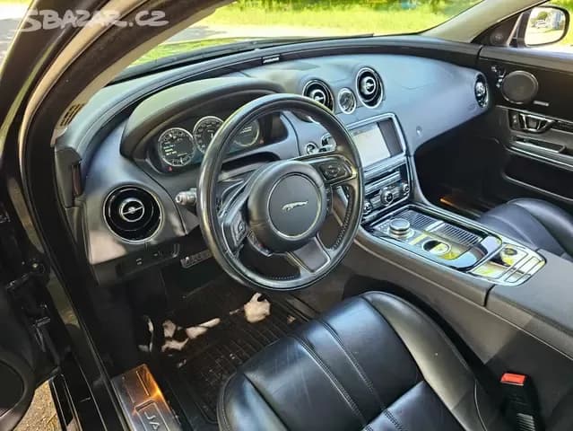 2015 Jaguar XJ - 10