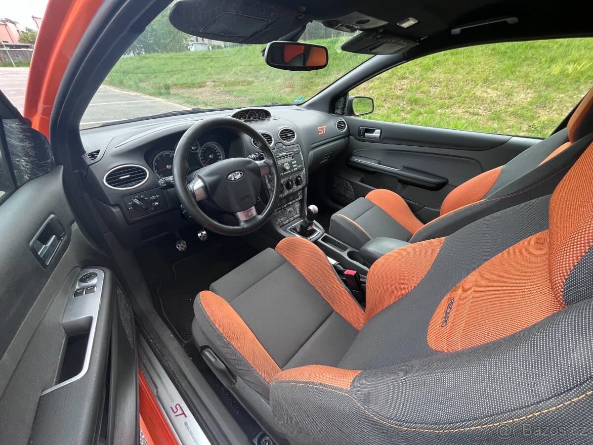 2006 Ford FOCUS - 10