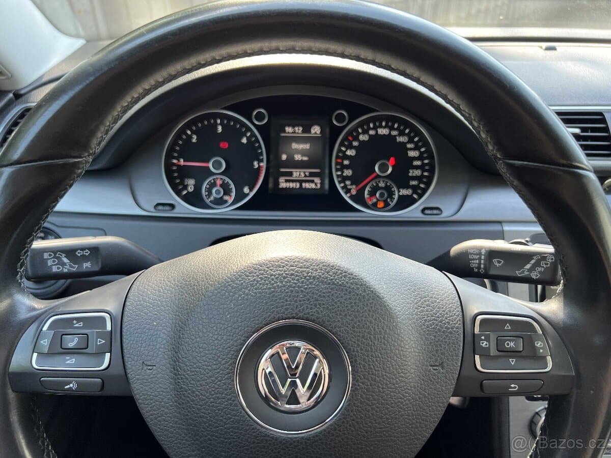 2014 Volkswagen PASSAT - 10