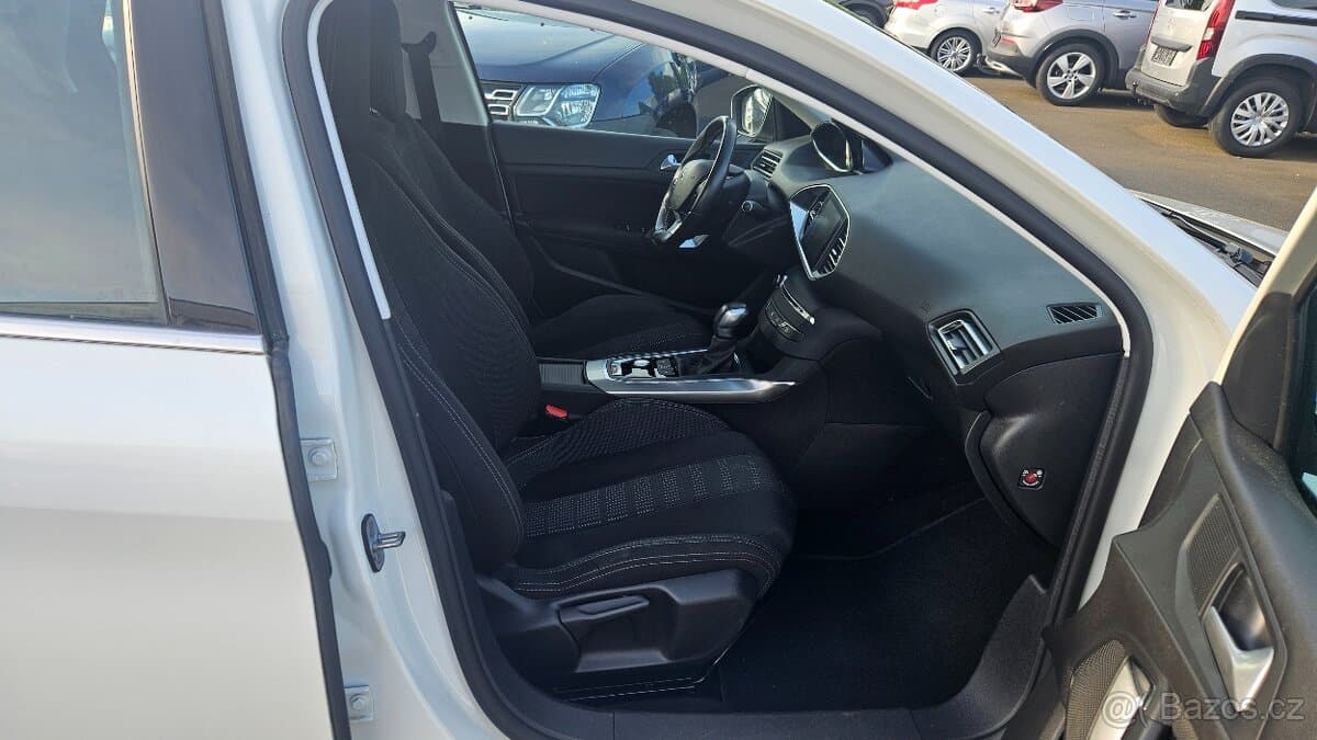2017 Peugeot 308 - 10