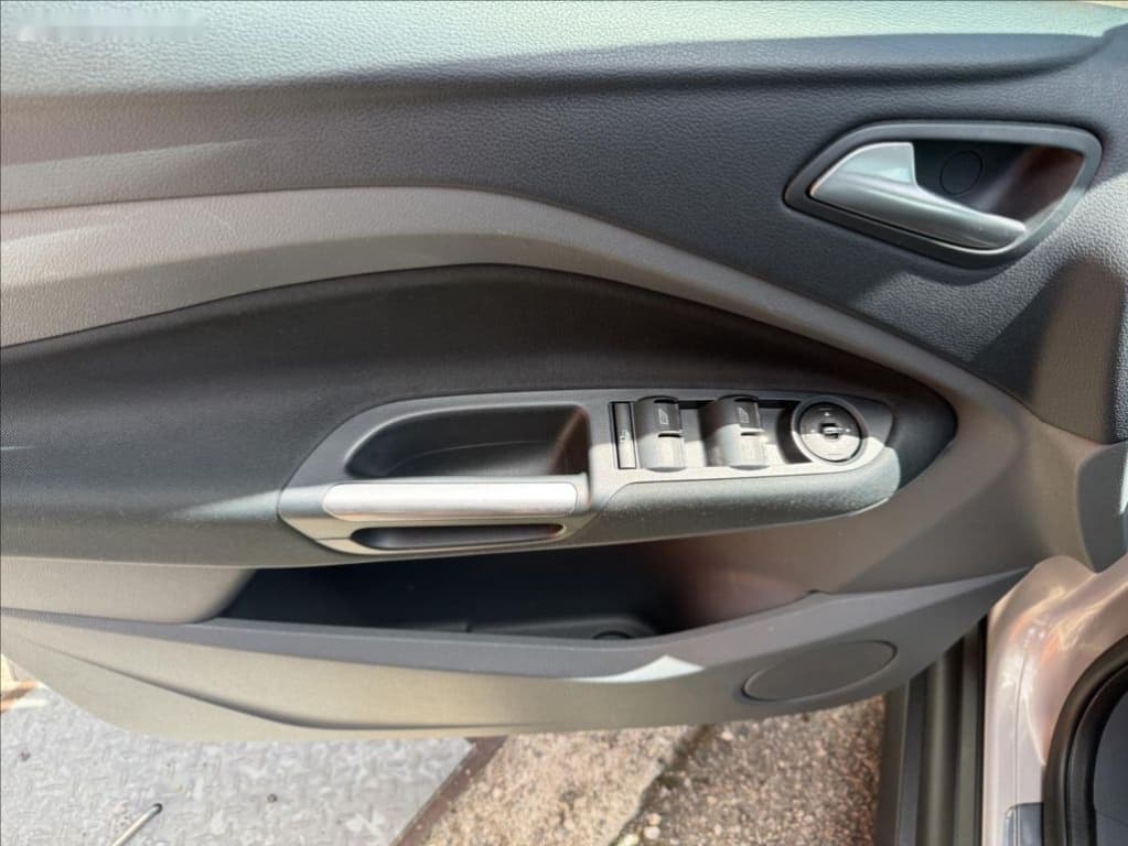 2011 Ford C-MAX - 10