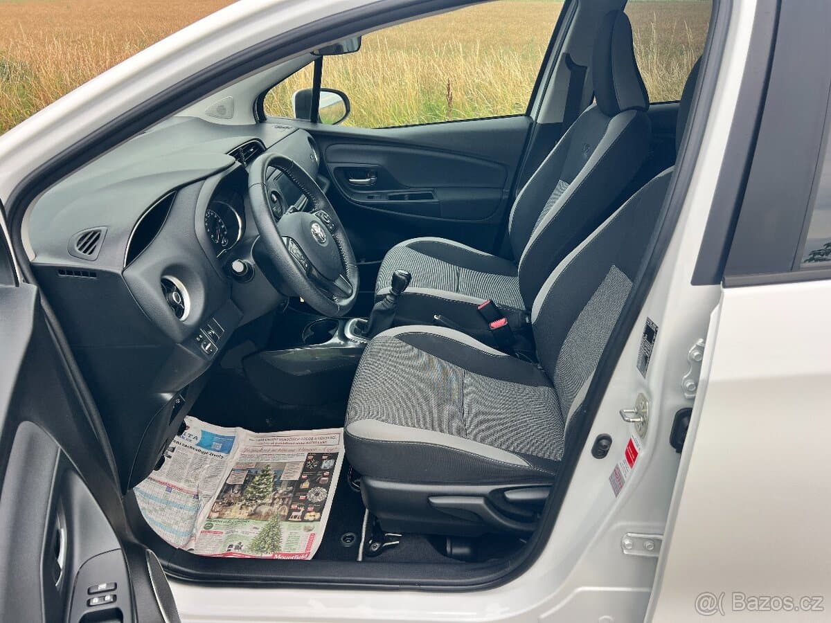 2019 Toyota YARIS - 10