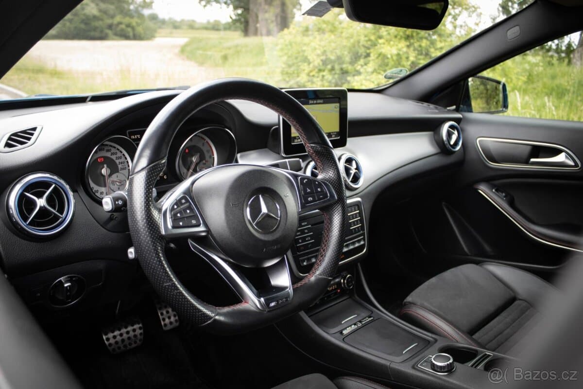 2015 Mercedes-Benz GLA - 10