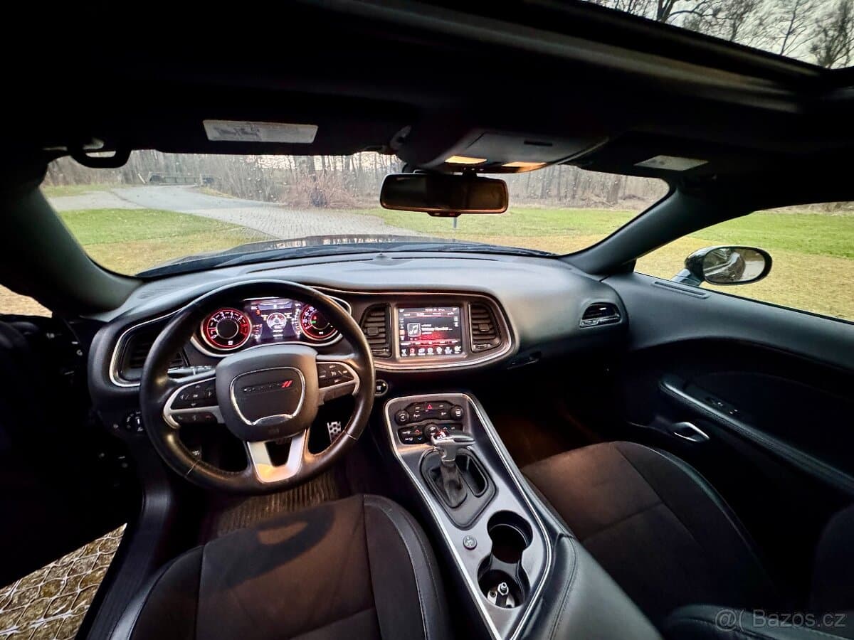 2015 Dodge CHALLENGER - 10