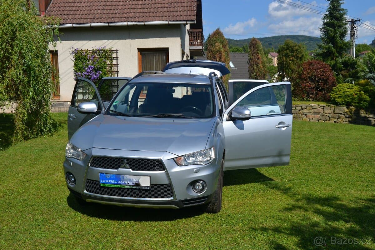 2013 Mitsubishi OUTLANDER - 10