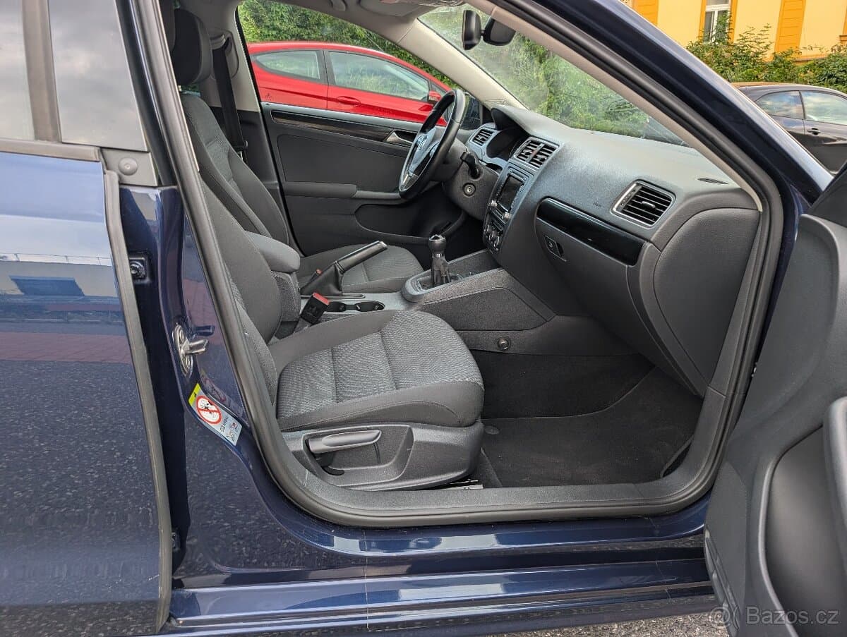 2012 Volkswagen JETTA - 10