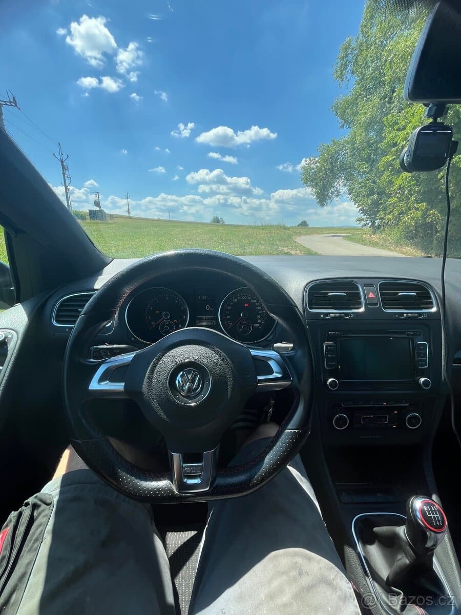 2010 Volkswagen GOLF - 10