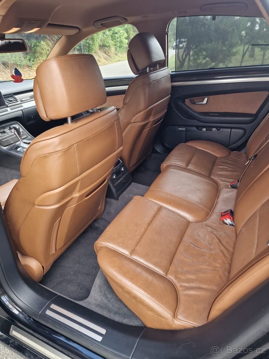 2006 Audi S8 - 10