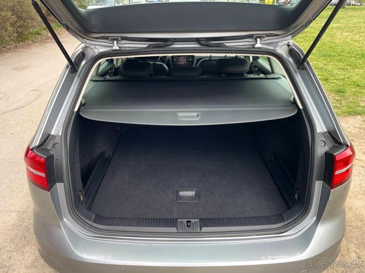 2018 Volkswagen PASSAT - 10
