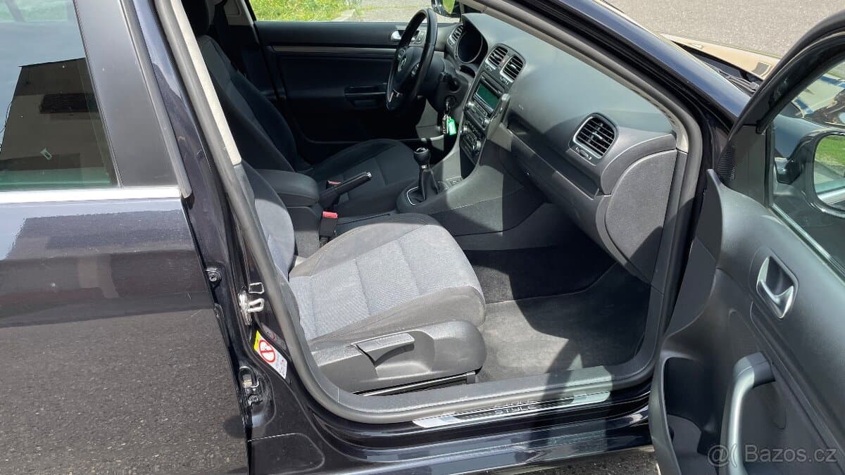 2011 Volkswagen GOLF - 10