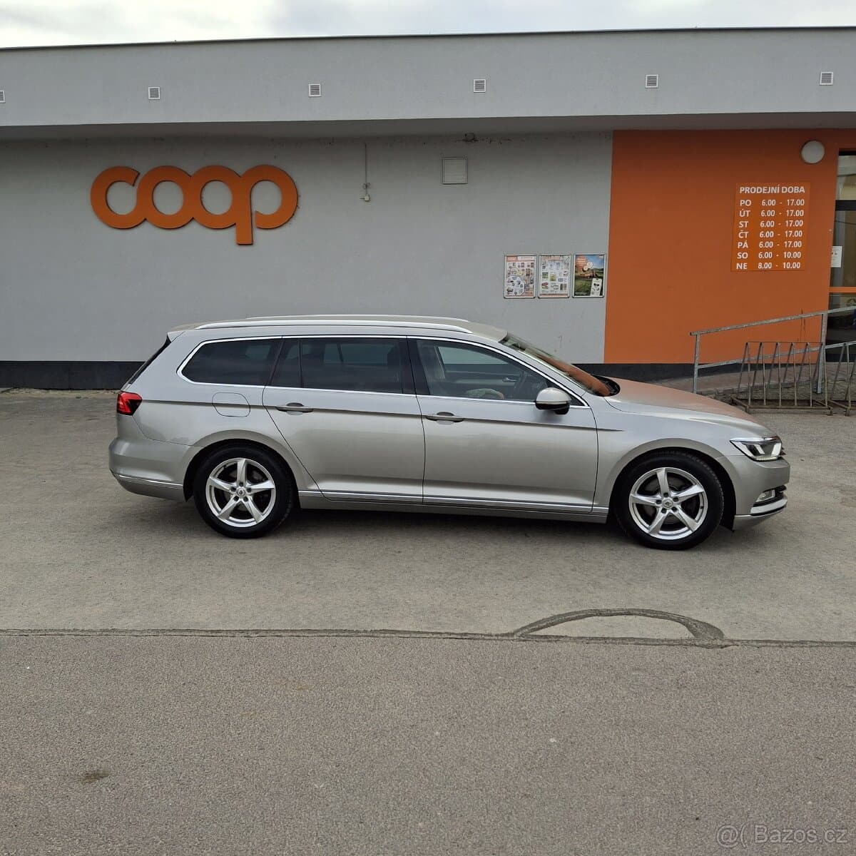 2017 Volkswagen PASSAT - 10