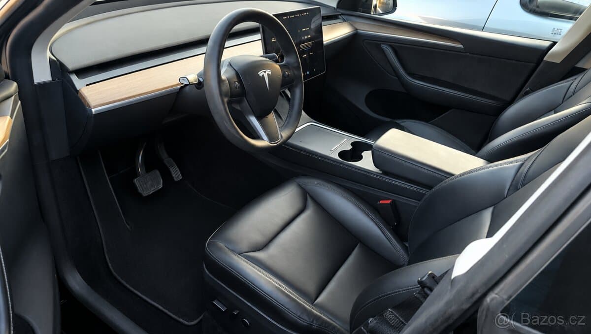 Tesla MODEL Y - 10