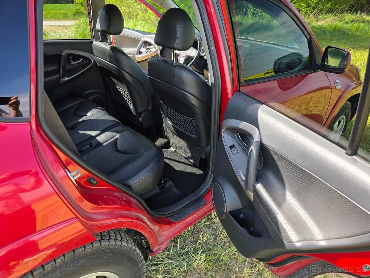 Toyota RAV4 - 10