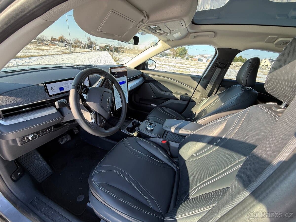 2021 Ford MUSTANG - 10