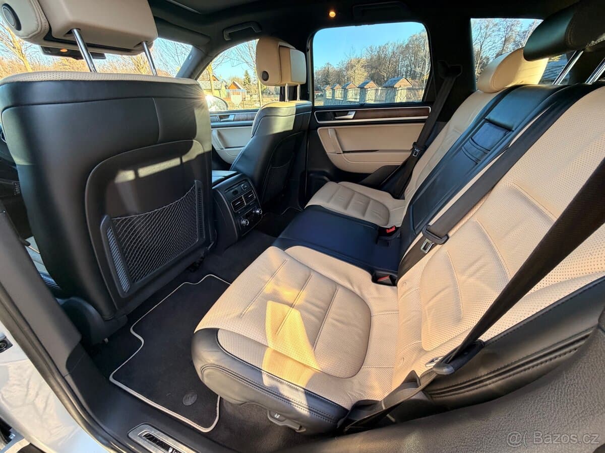 2012 Volkswagen TOUAREG - 10