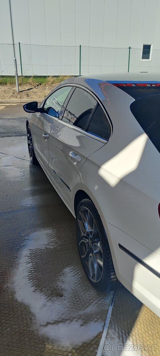 Volkswagen PASSAT CC - 10