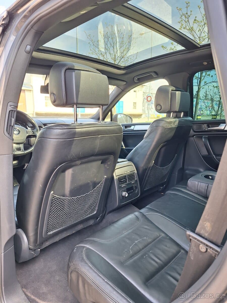 2011 Volkswagen TOUAREG - 10