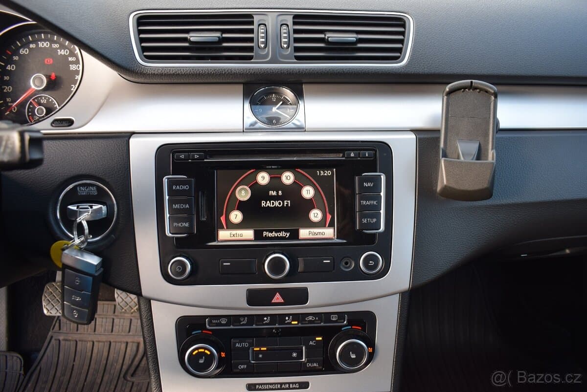 2011 Volkswagen PASSAT - 10