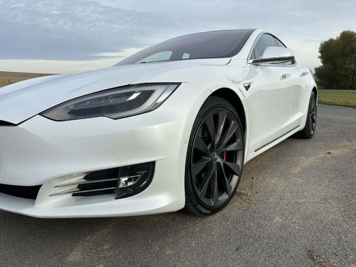 2020 Tesla MODEL S - 10