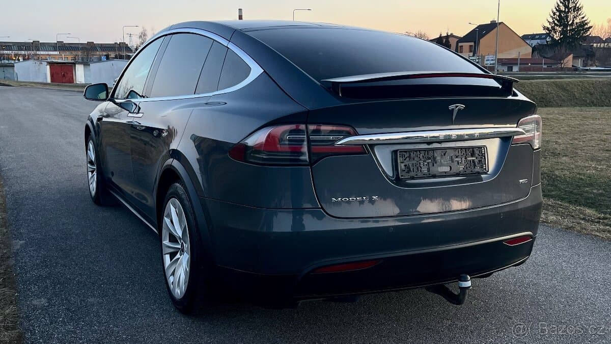 2018 Tesla MODEL X - 10