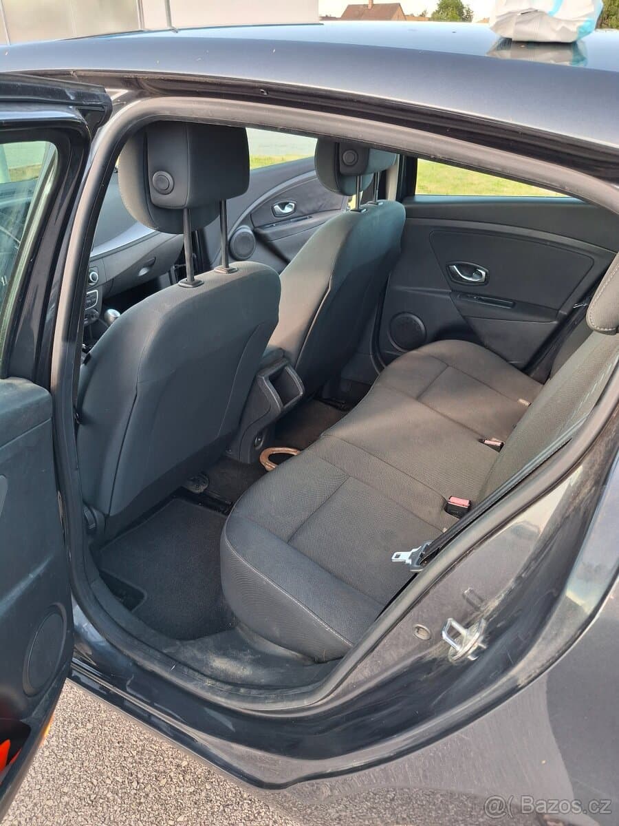 2011 Renault MEGANE - 10