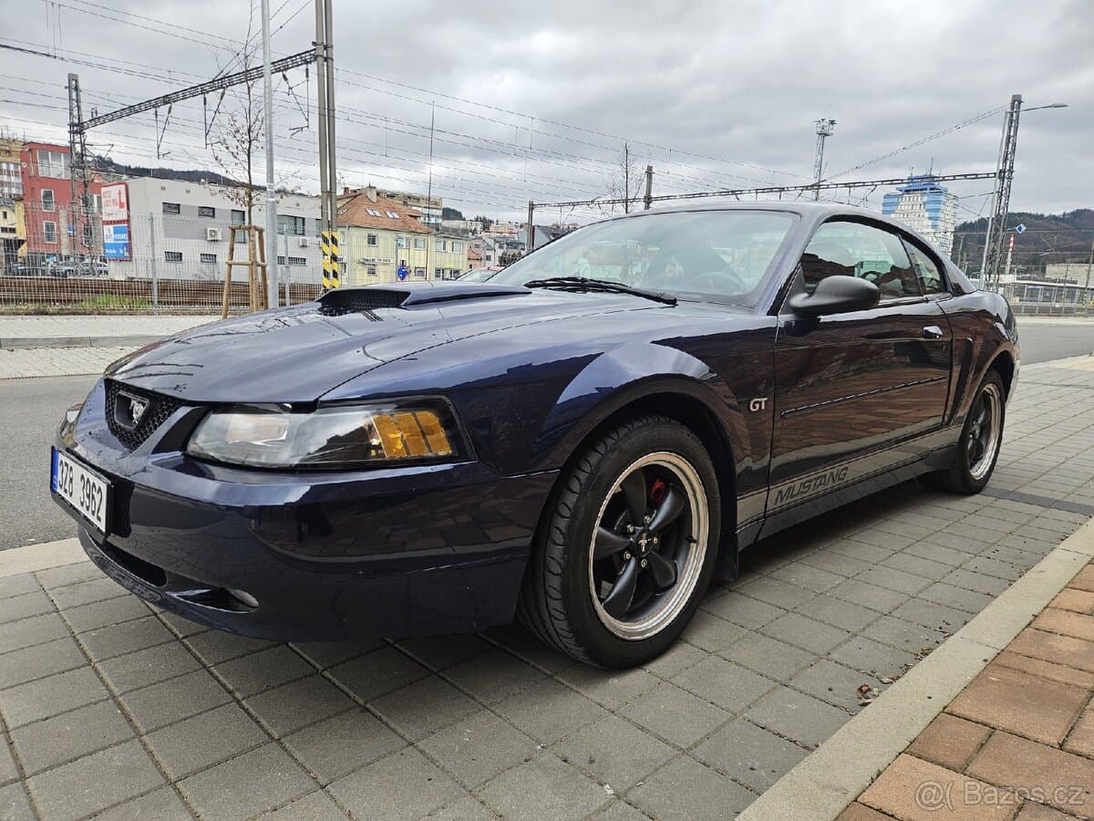 2001 Ford MUSTANG - 10